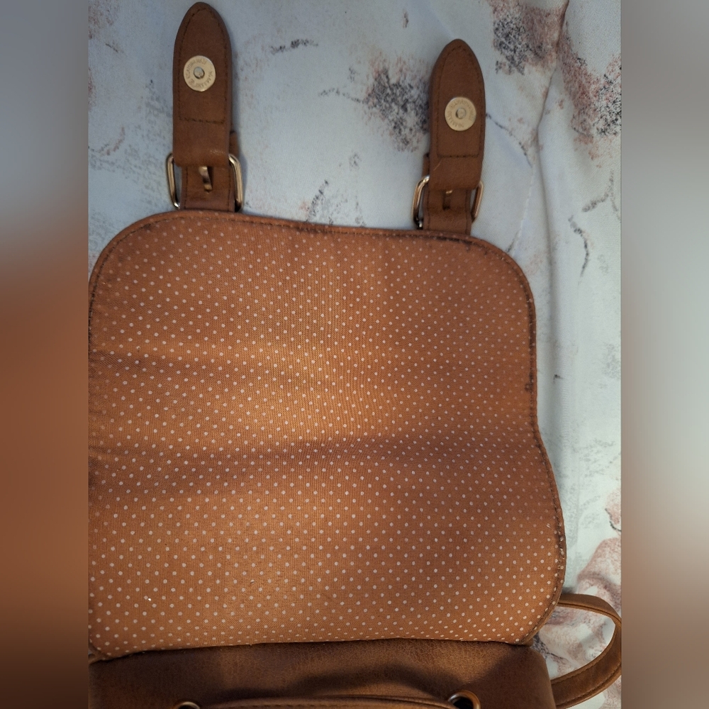Atmosphere Tan Backpack Drawstring Ajustable Staps Front Zip Pocket - Picture 6 of 16